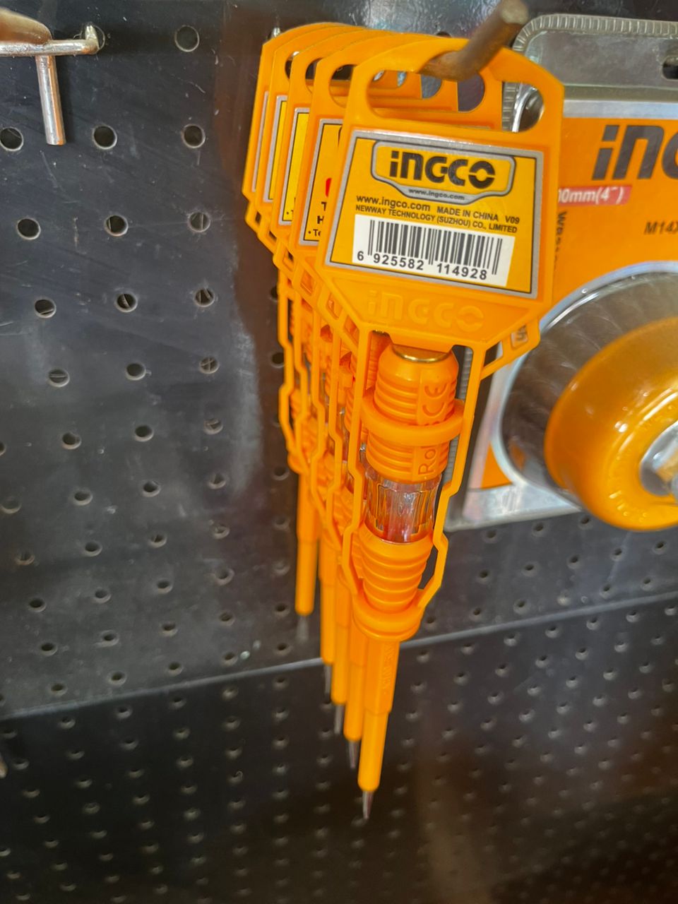 Testeur de tension (tournevis testeur)